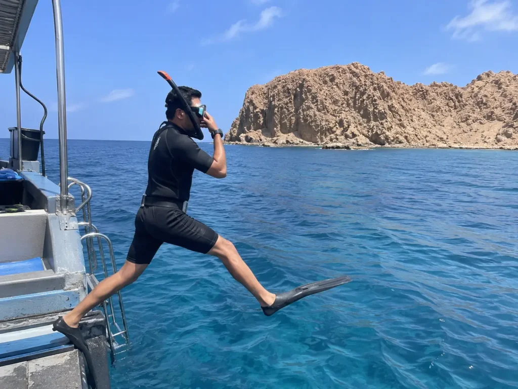 Best Time to Visit Oman: A Season Guide 2 Best time to visit Oman for diving near Daymaniyat Islands